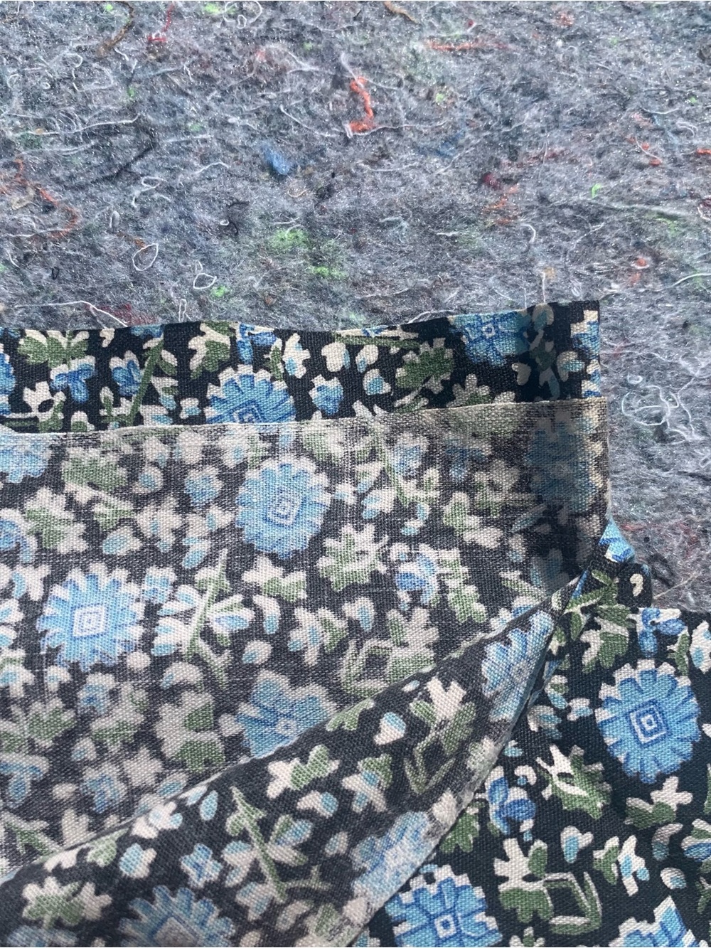Stunning Antique 1930s cotton black blue green & white floral whimsygoth fabric - Picture 5 of 16